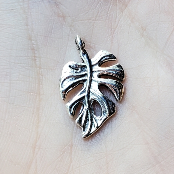 Jewelry - New Silver Leaf Charm